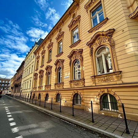 Harmony Aparthotel Краков Экстерьер фото